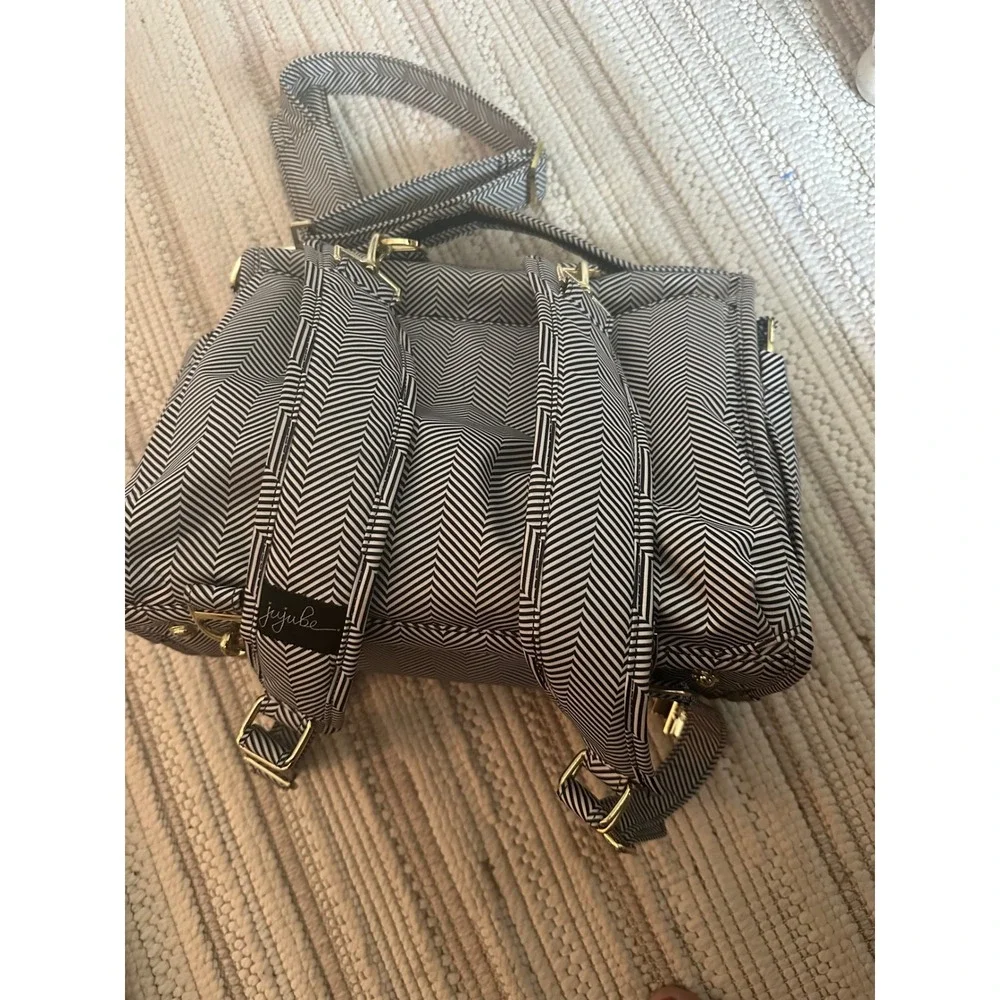 Jujube Diaper Backpack/Shoulder bag. Gender Neural/Black&White